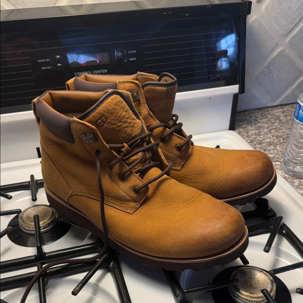 Uggs mens lined Brown Boots never worn